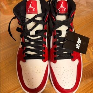 Jordan 1 mens chicago 2020